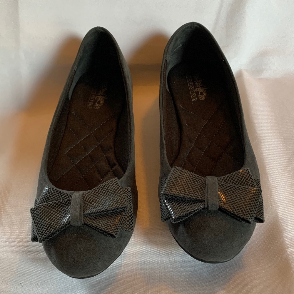 EUC. Coach and Four Black Ballet Flats with Shiny Bow!